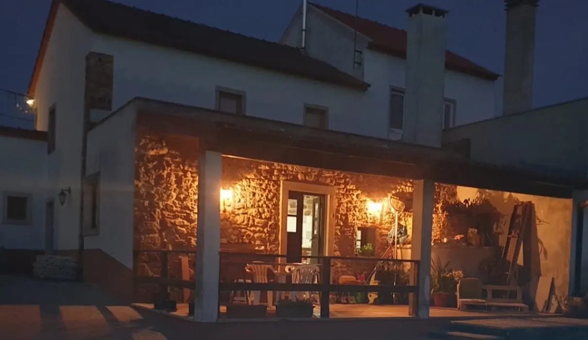 Casa Pregueira — vista noturna
