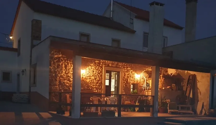 Casa Pregueira — vista noturna