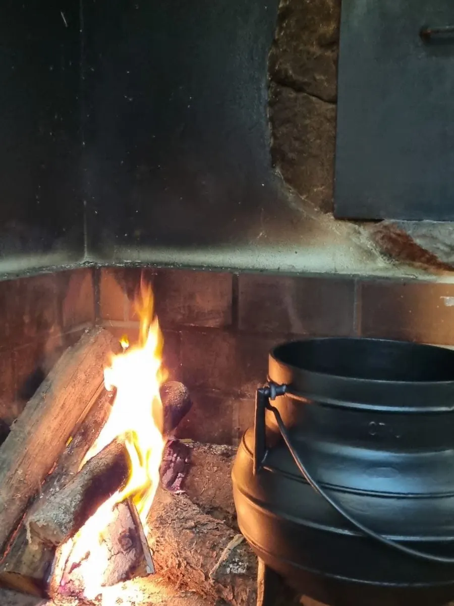 Casa Pregueira, Pousaflores (Ansião), Portugal — la chimenea