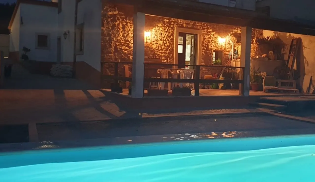 Piscina da Casa Pregueira ao anoitecer